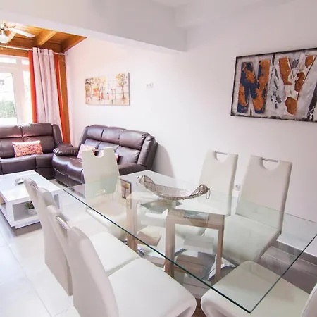 Los Delfines Bravos Apartment,50 Meter Far Beach Apartamento Corralejo